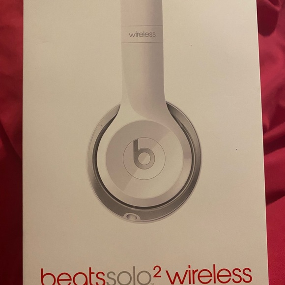 Beats Solo2 Wireless Headphones - White